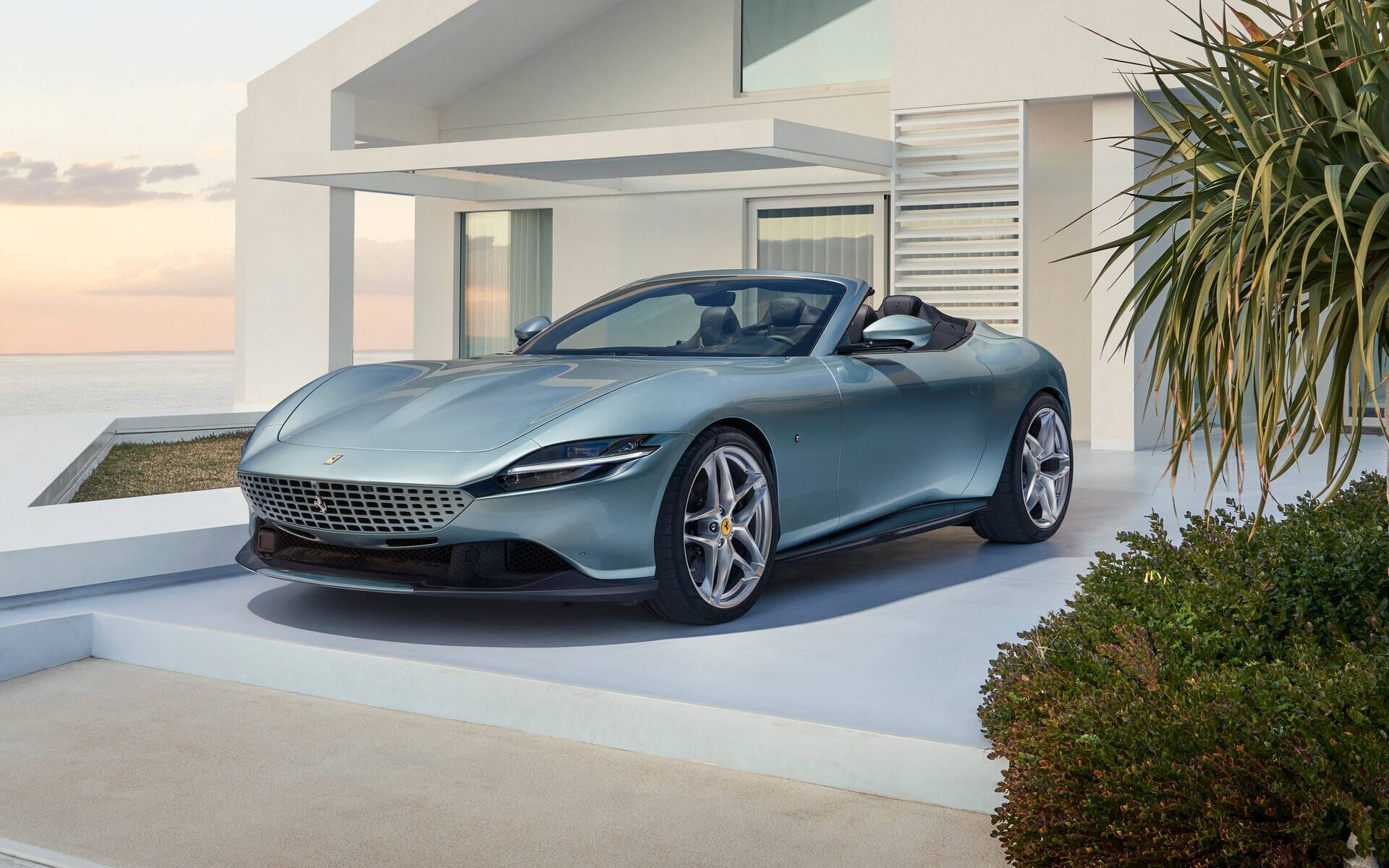 566062-ferrari-roma-spider-le-nouveau-coupe-a-toit-souple-de-maranello