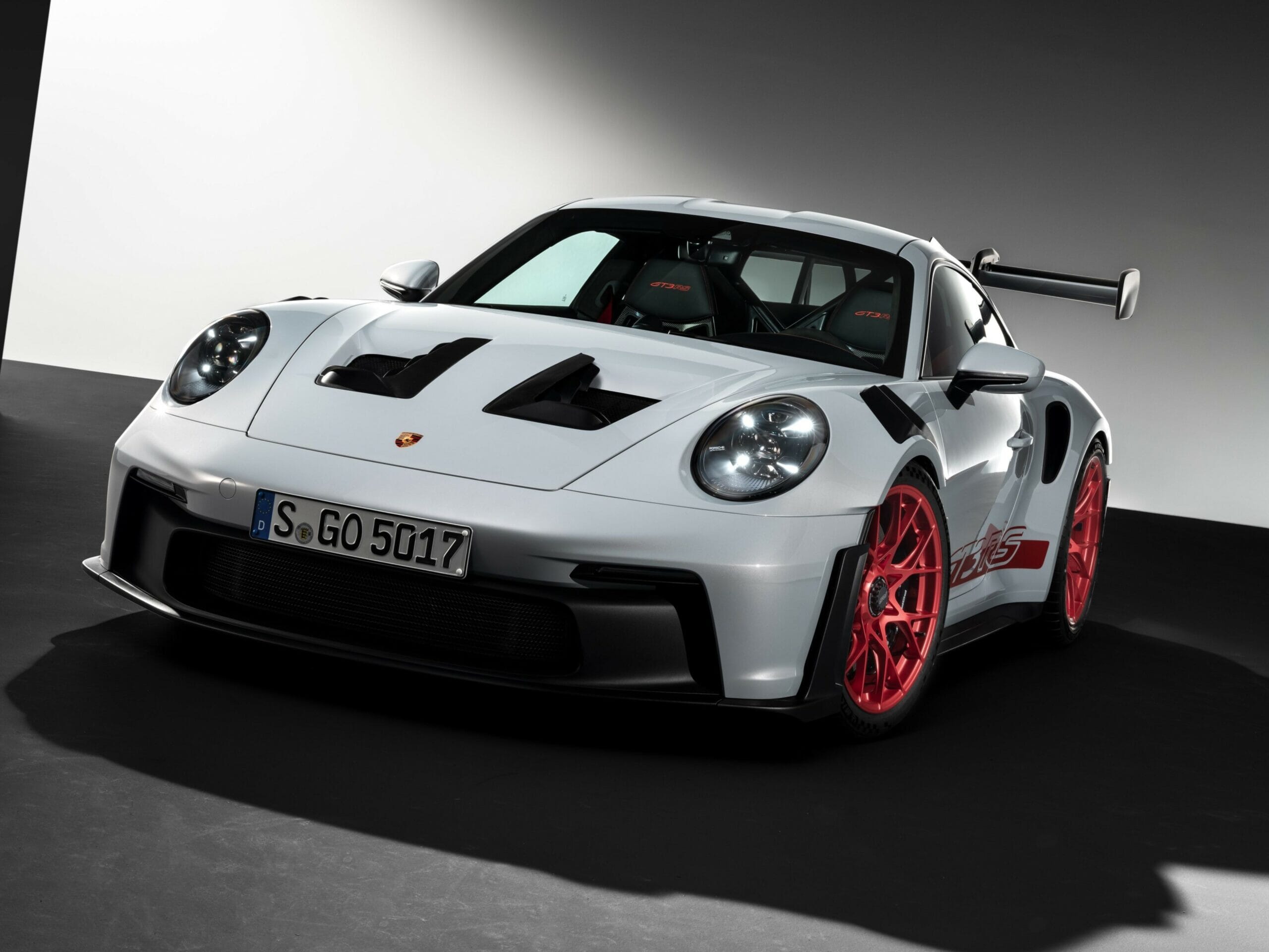 Porsche-911-Coupe-992-Series-c133740-a-scaled